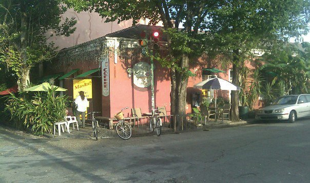 Flora Gallery & Coffee Shop