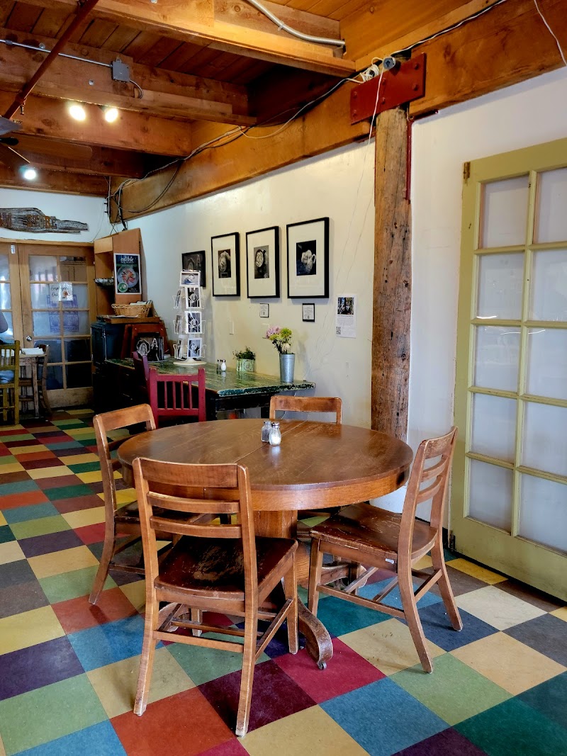 Farmhouse Cafe & Bakery