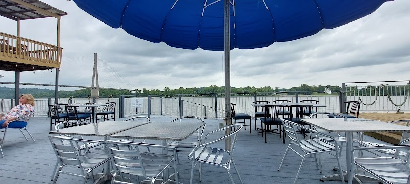 Schooner’s Waterfront Grille
