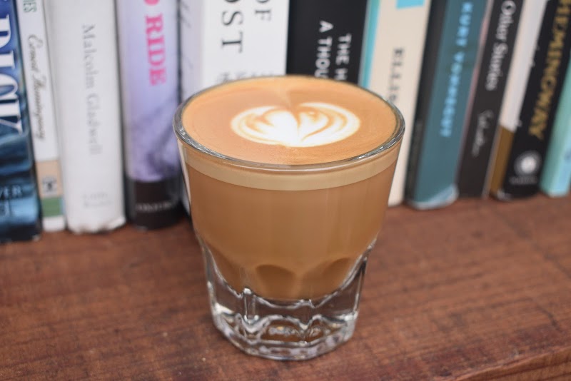 CAFE NIDO: Coffee & Books