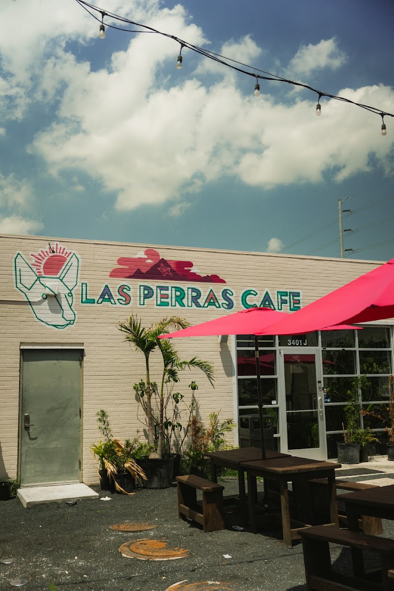 Las Perras Café