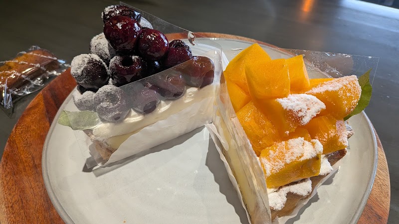 PETIT FOUR Dessert Cafe