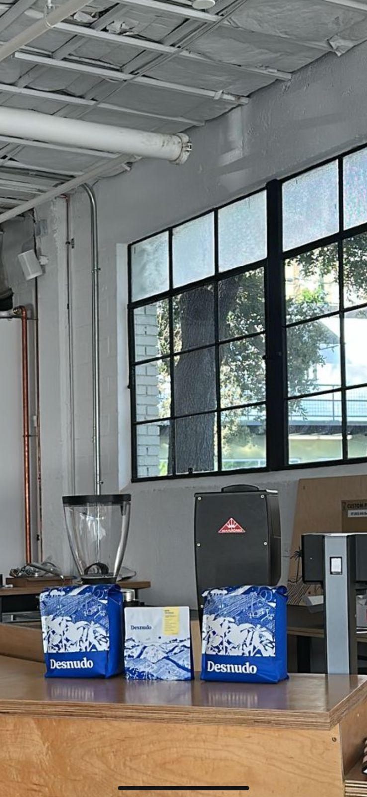 Desnudo Coffee: West 6th St