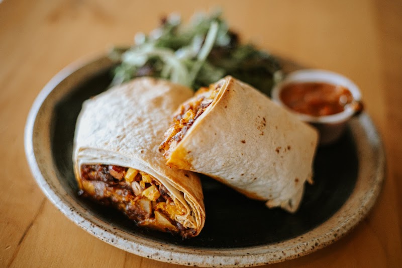 Willow & Wren Cafe' : Coffee, Wine, and Provisions