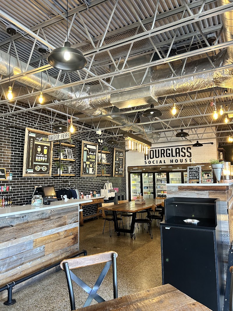 Foxtail Coffee - Hourglass District