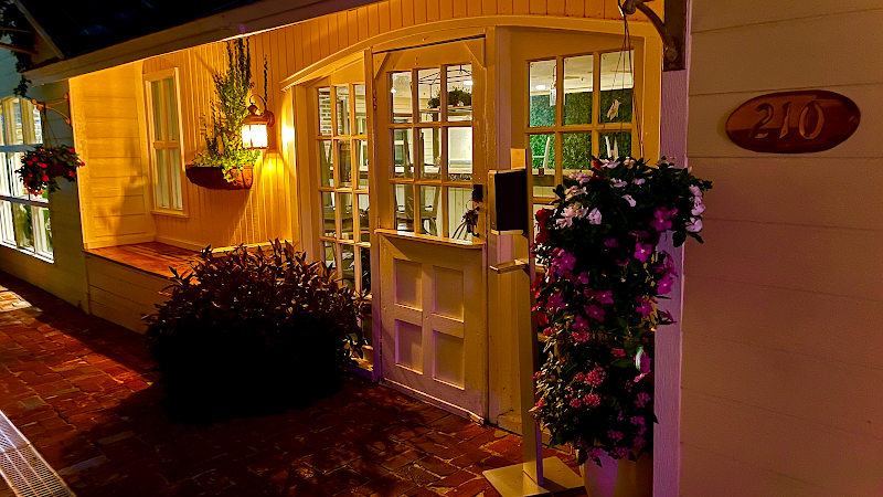 Smith House Restaurant and Tavern