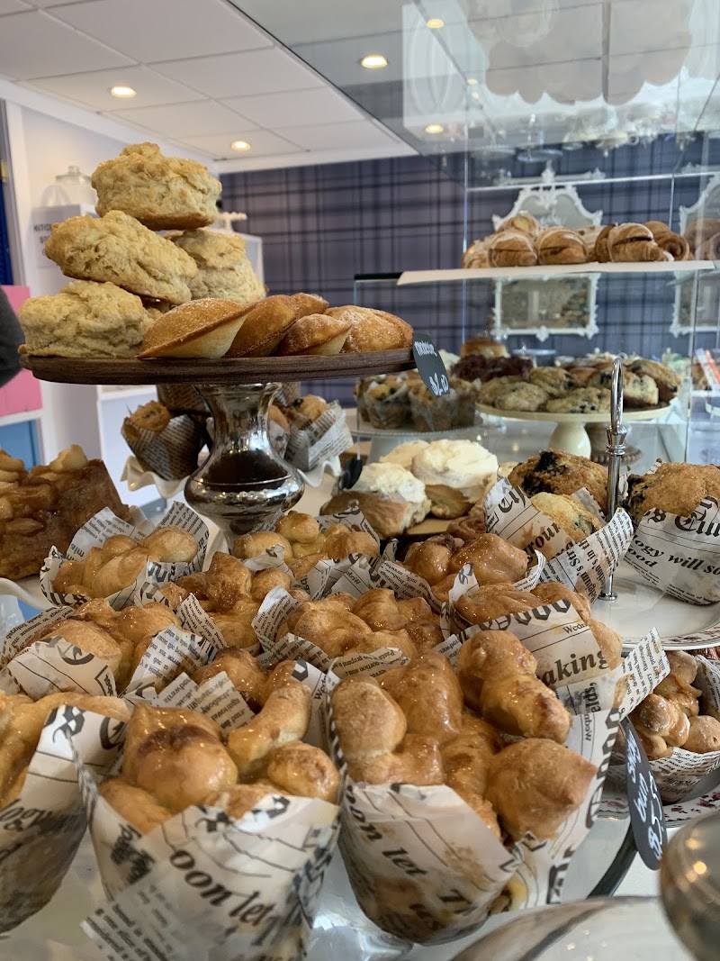 BouNom Café & Bakery