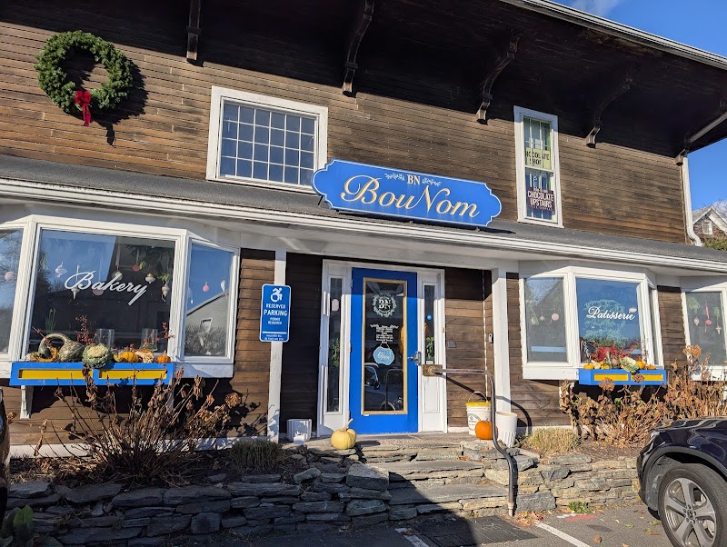 BouNom Café & Bakery