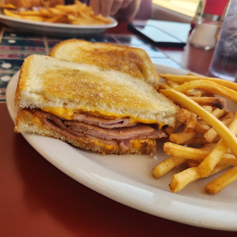 Foxy's Landing & Restaurant