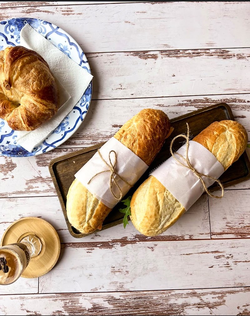 Le Vingt Trois Cafe & Bakery