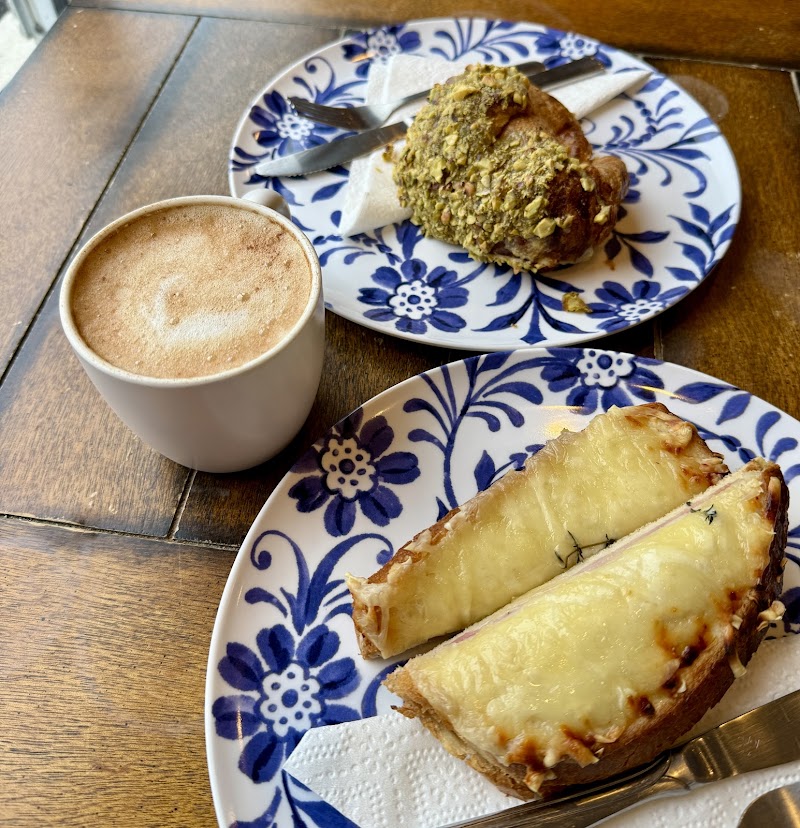 Le Vingt Trois Cafe & Bakery