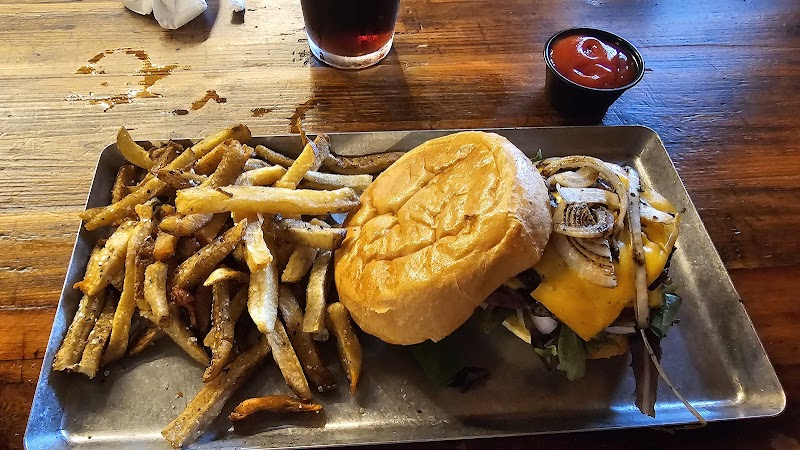 Avenue Pub - Downtown Tuscaloosa