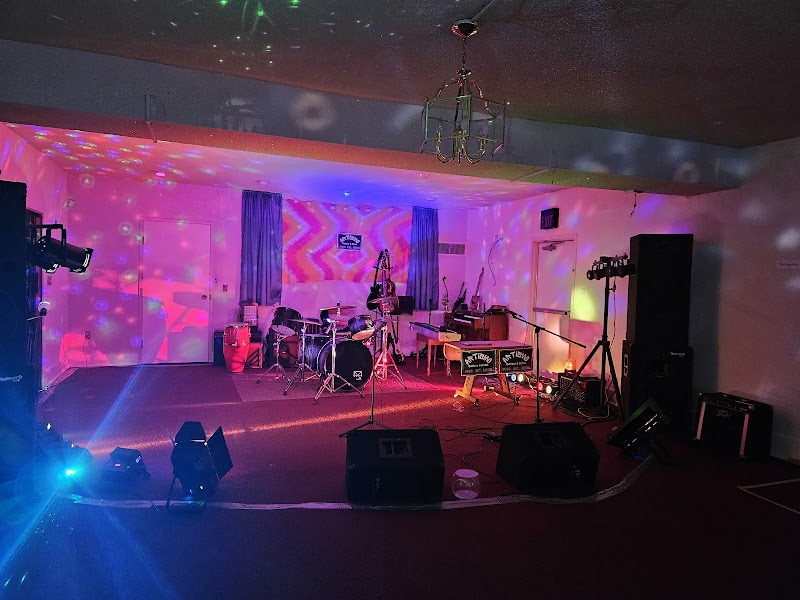 Artismo Gallery and Bistro