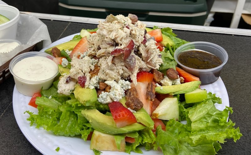 Two Dads DEli & Ice Cream