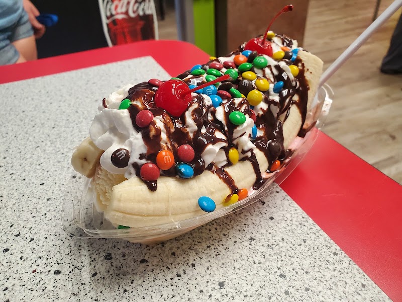 Two Dads DEli & Ice Cream