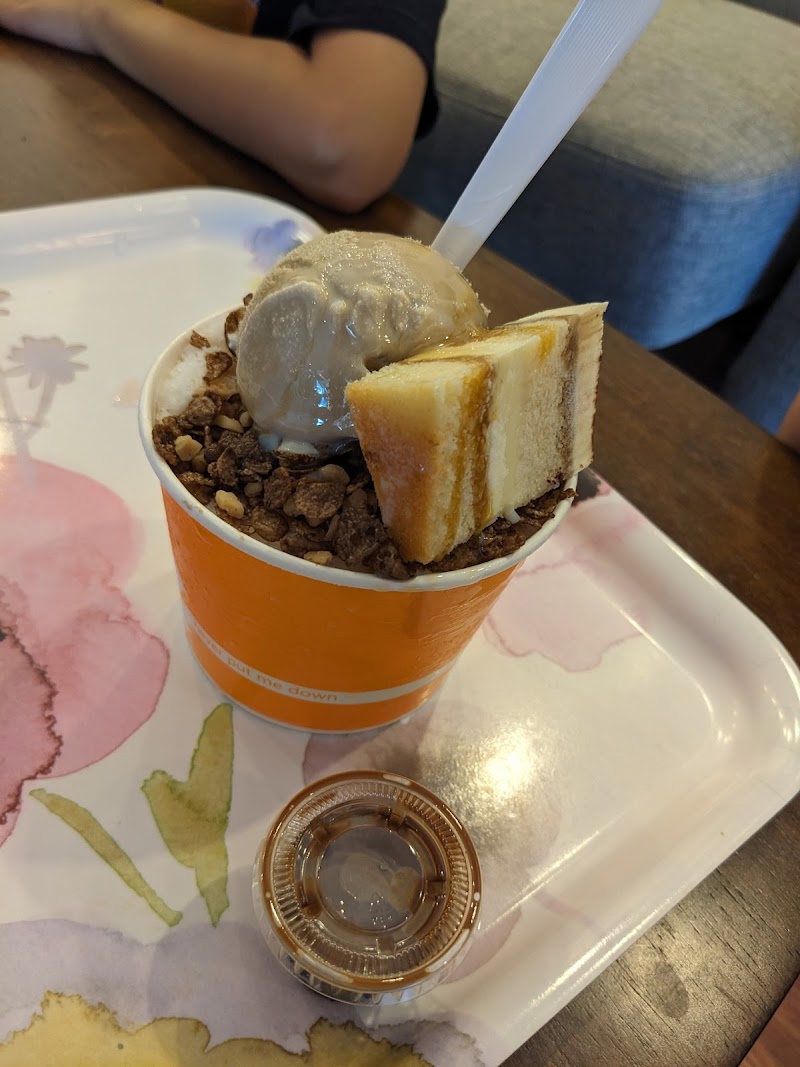 Look Up Dessert Cafe