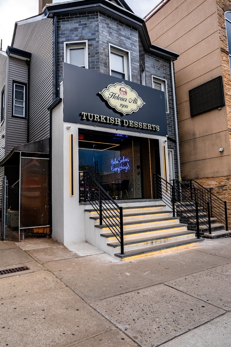 Helvaci Ali Turkish Desserts & Cafe