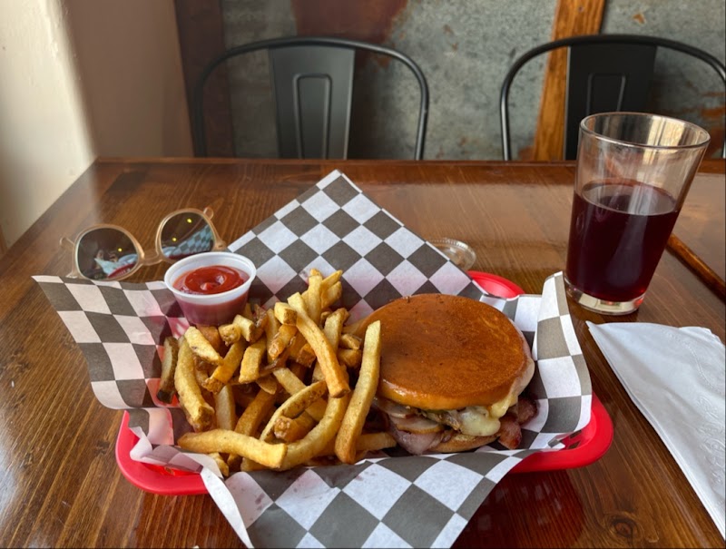 Desert Dogs Brewery and Cidery