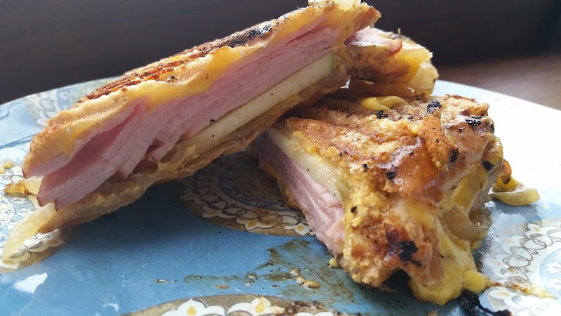 Splits and Giggles Cafe