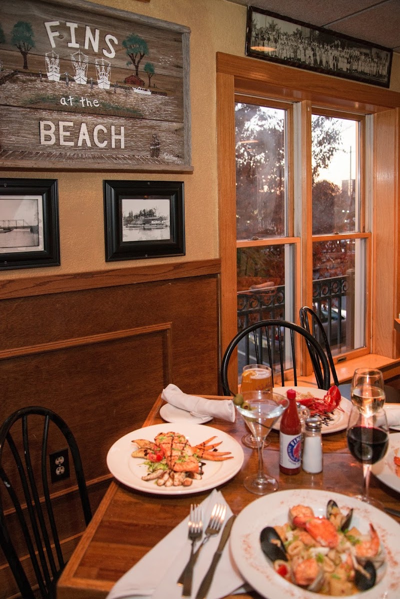 FINS Fish House & Raw Bar