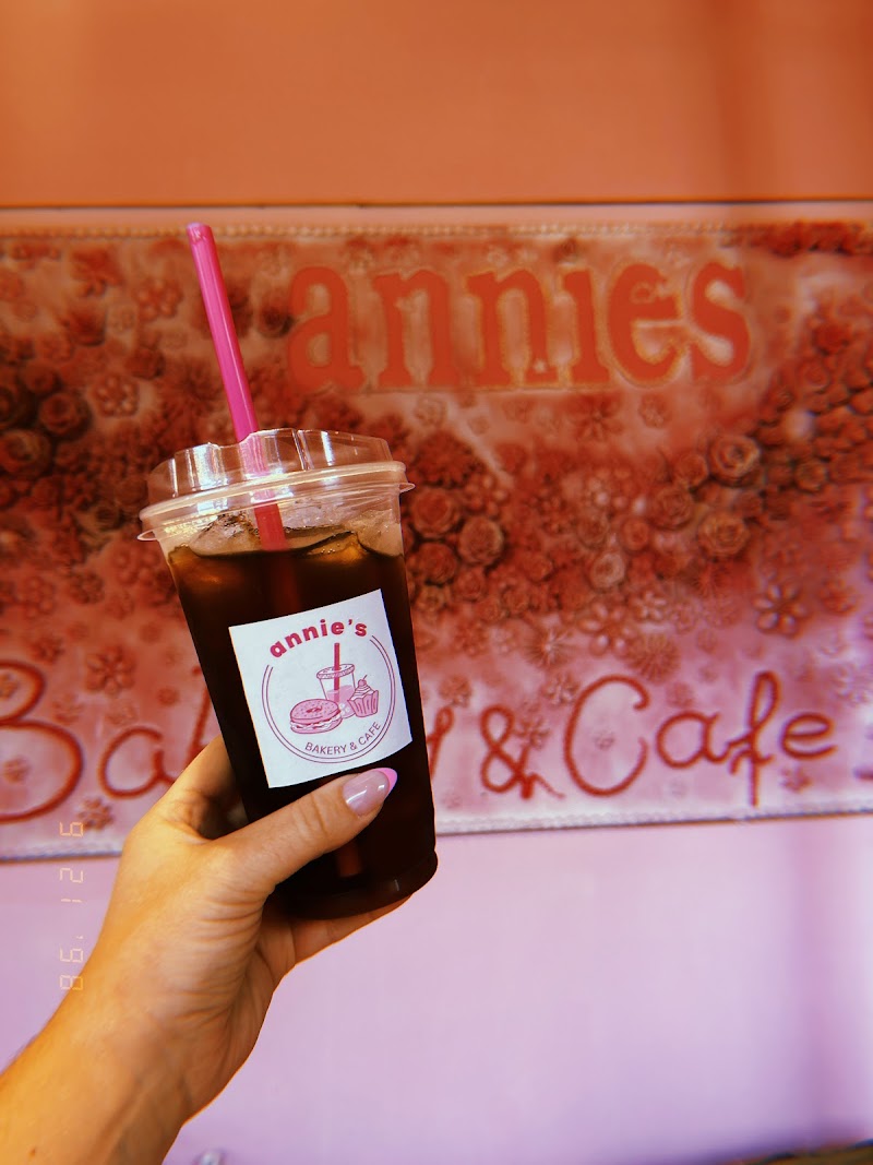 Annie’s Bakery & Cafe
