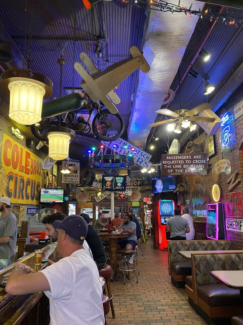 Billy Frogg's Grill & Bar