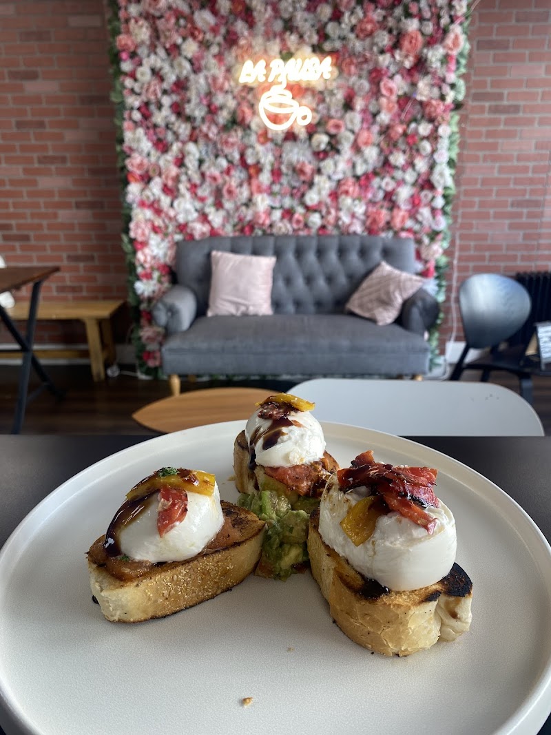 La Pausa Coffee Brunch & lunch