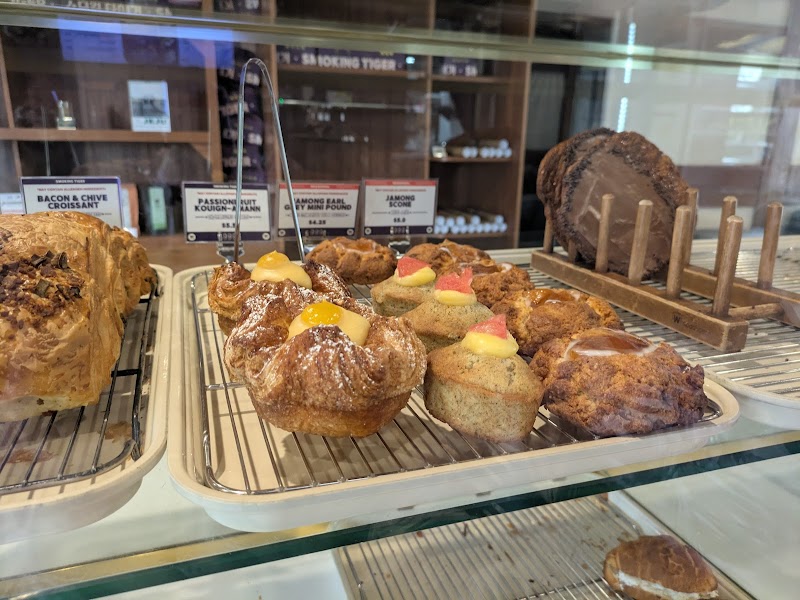 Smoking Tiger Coffee & Bread