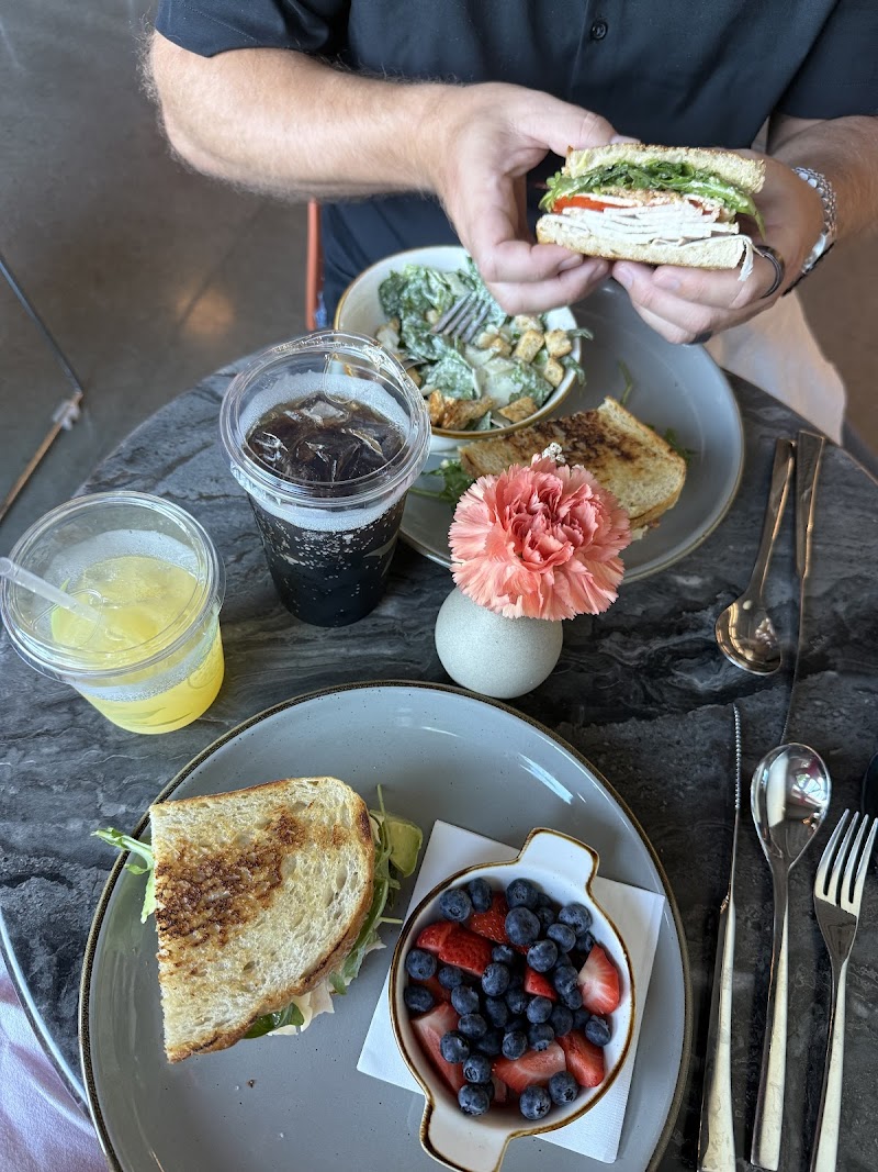 Grounds & Rounds Cafe