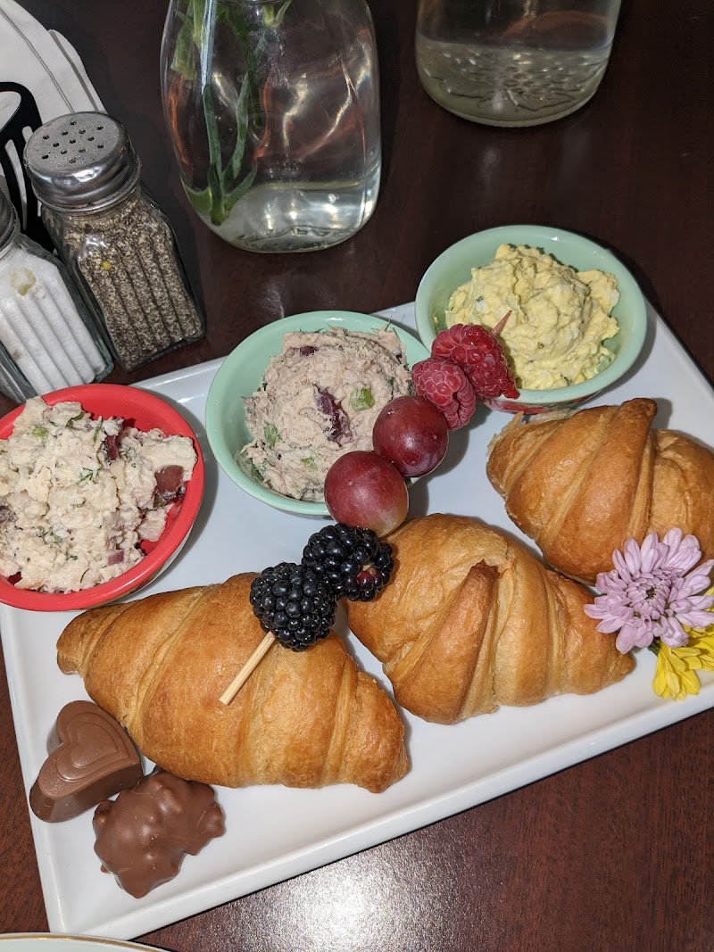 Stella and Irene's Cafe & Boutique