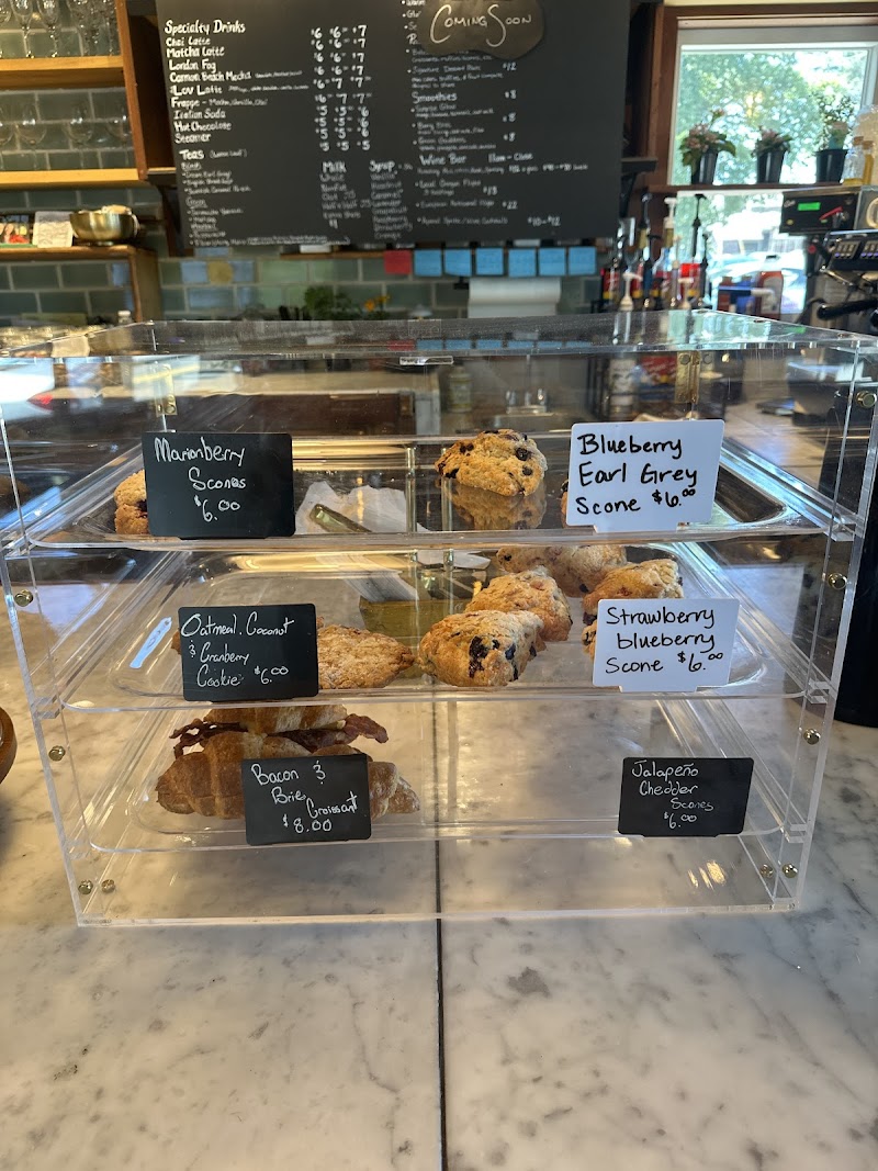 Elohveē Coffee Shop and Wine Bar