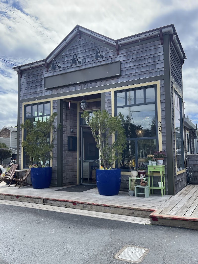 Elohveē Coffee Shop and Wine Bar