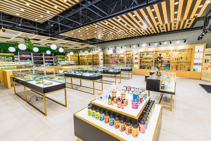 Bluntly - Smoke Shop and Cafe'