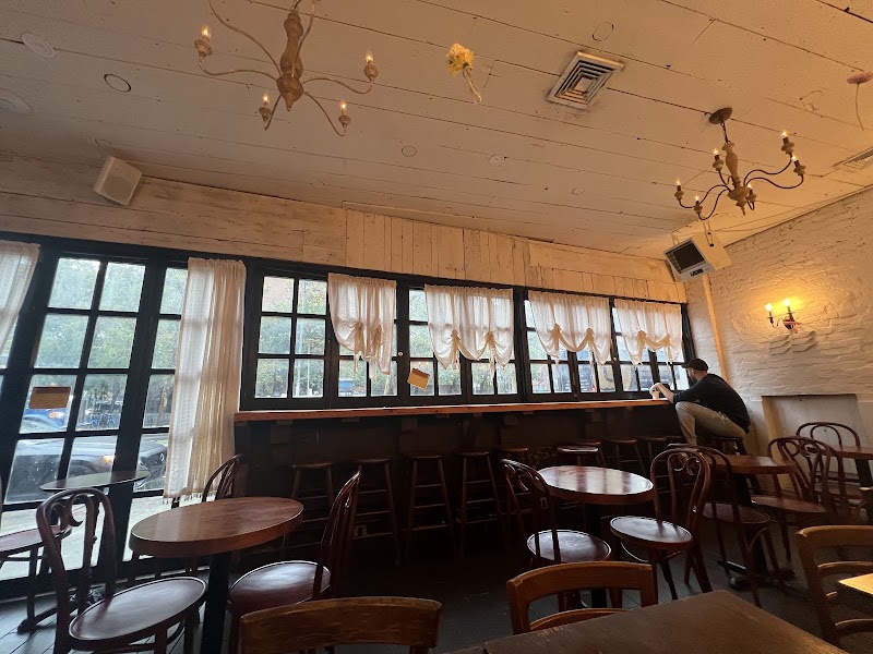 Dialogue Coffee & Flowers