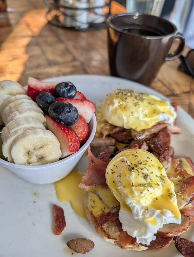 Lynn & Lu's Escapade Cafe