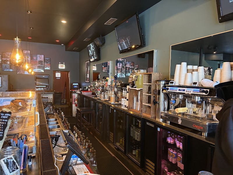 Uptown Lounge & Coffee Shop