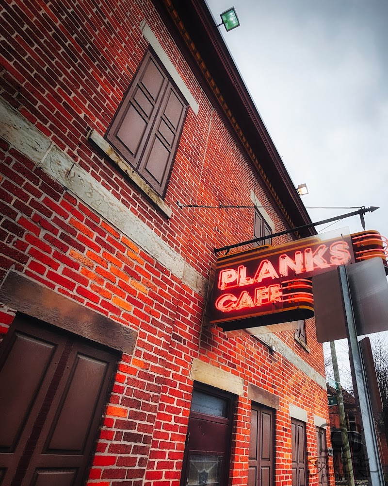 Plank's Cafe & Pizzeria