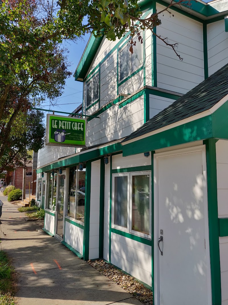 Le Petit Cafe