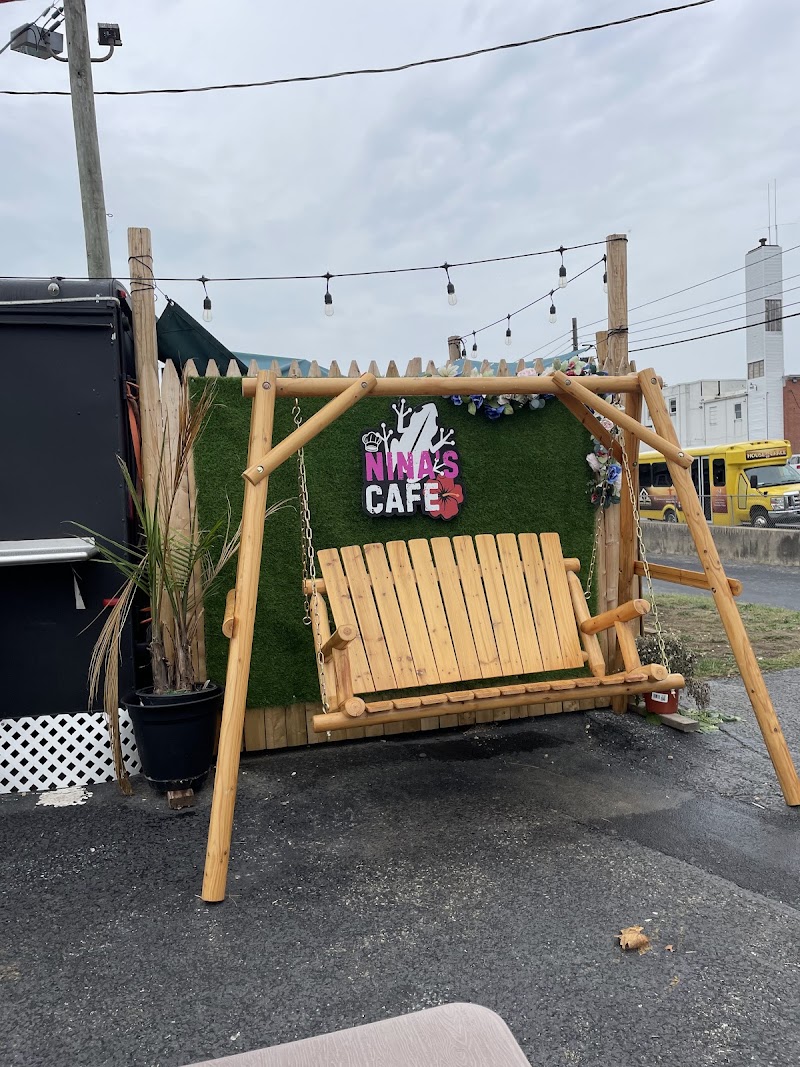 Nina's Cafe