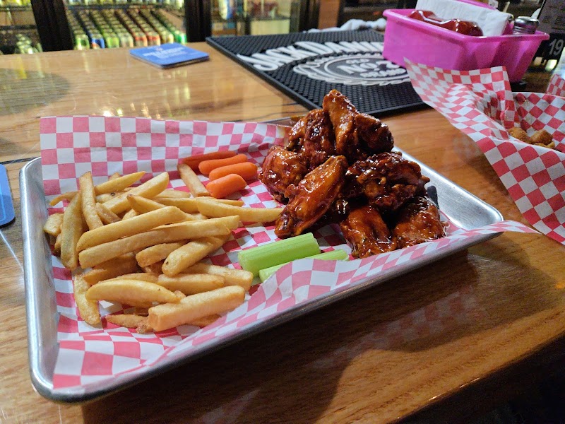 Round The Corner Bar & Grill