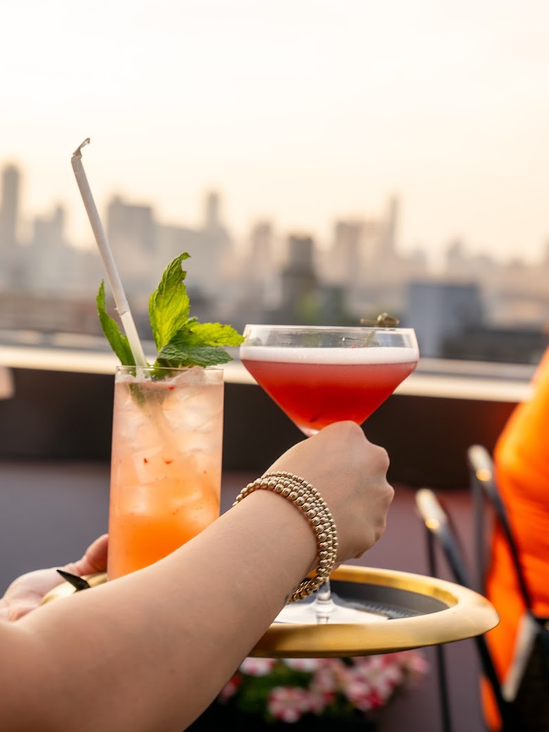 Skybar Rooftop & Lounge