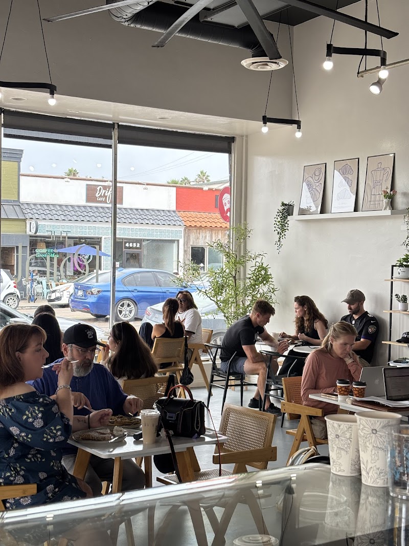 The Point Crêperie Café