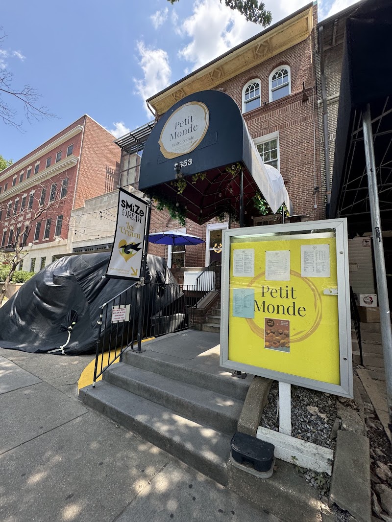 Petit Monde Cafe
