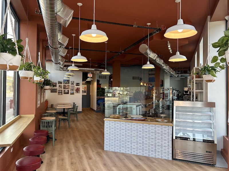 Cadinho Bakery & Café