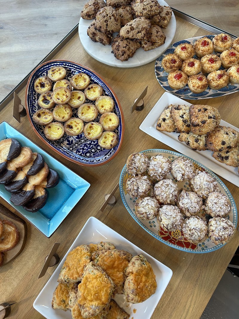 Cadinho Bakery & Café