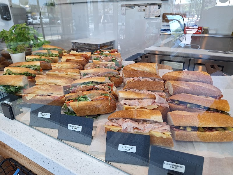 Les Filles Cafe & More