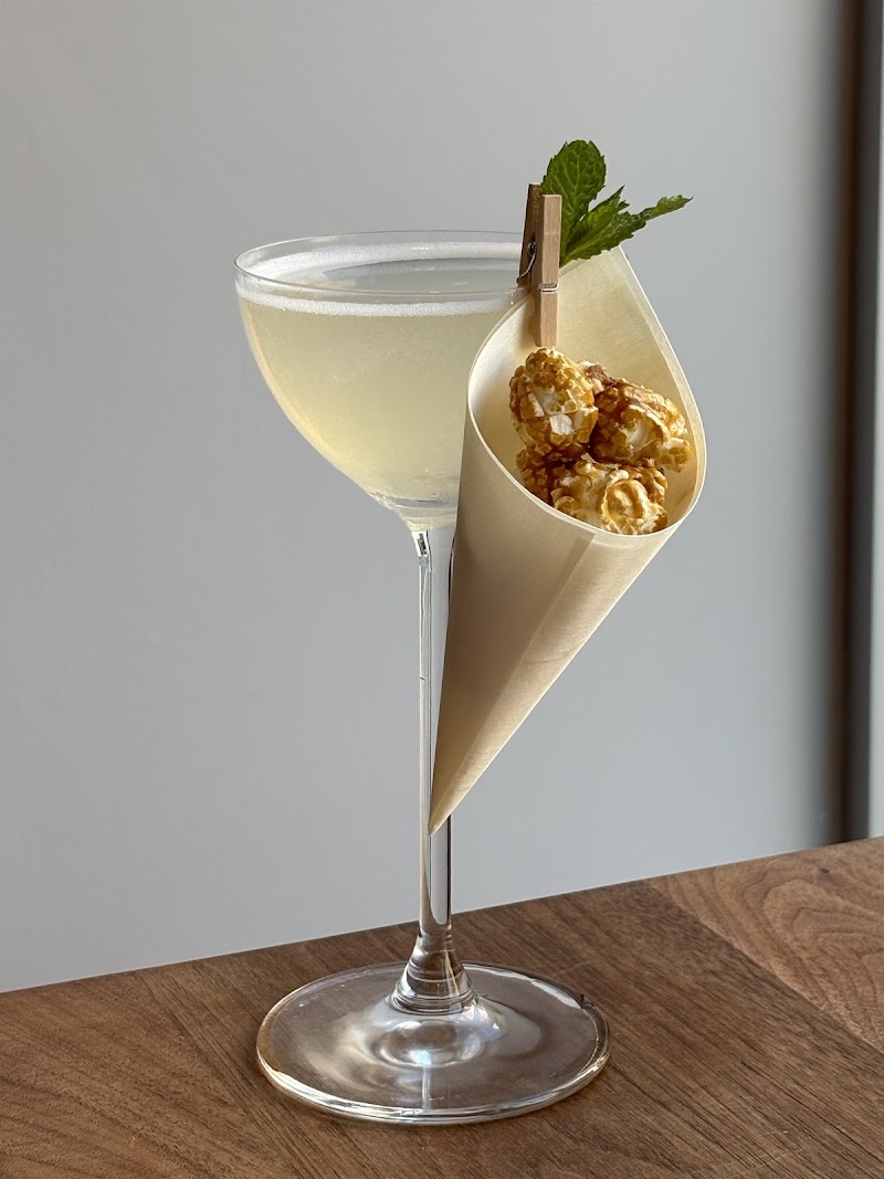 Sir Winston Wine Loft & Restaurant