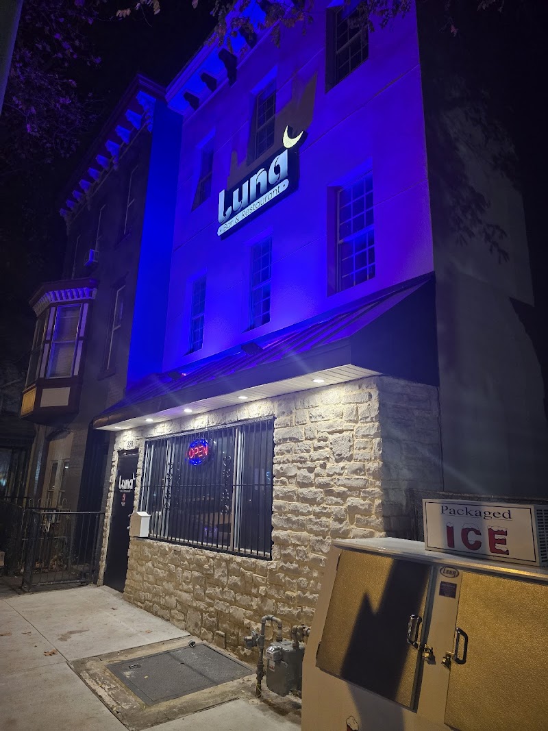 Luna Bar & Restaurant