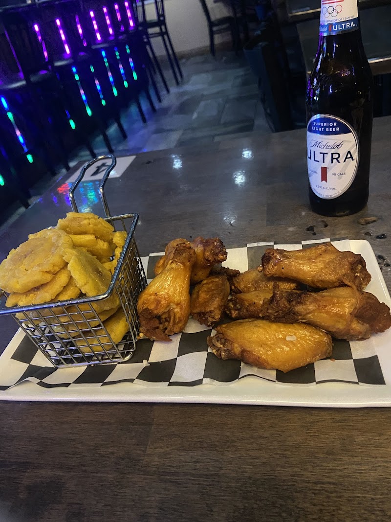 Luna Bar & Restaurant