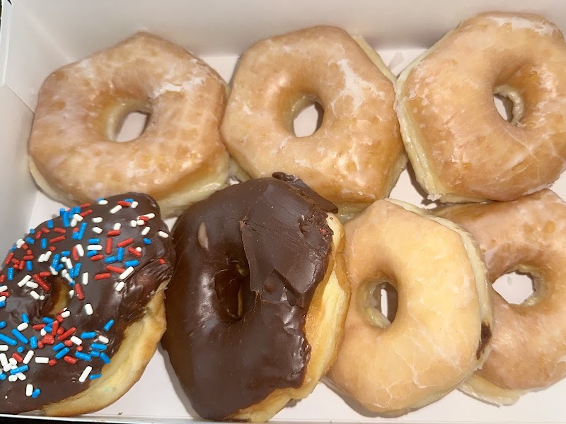 Sina's Donuts & Eatery